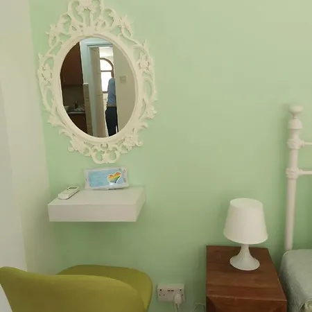 Anthea Court דירה